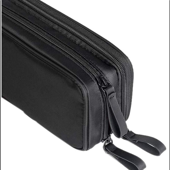 *LAST ONE* NEW Black & Hot Pink Double Zippered Side Nylon Cosmetics Travel Bag - Picture 6 of 8